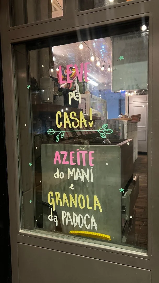 Padoca do Maní, vitrine com lettering 10