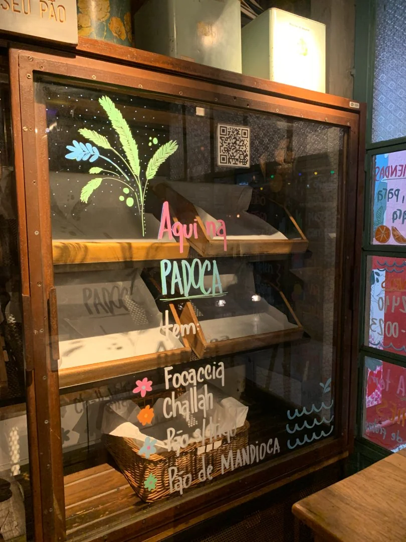 Padoca do Maní, vitrine com lettering 12